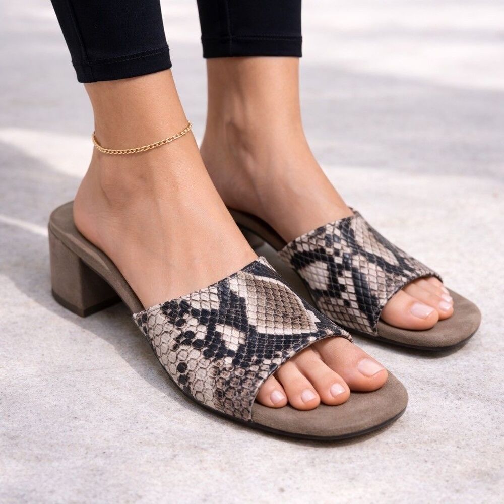 Anne Klein Women’s Unita Sandal Size 8M Low Block Heels Slip On Snake Print